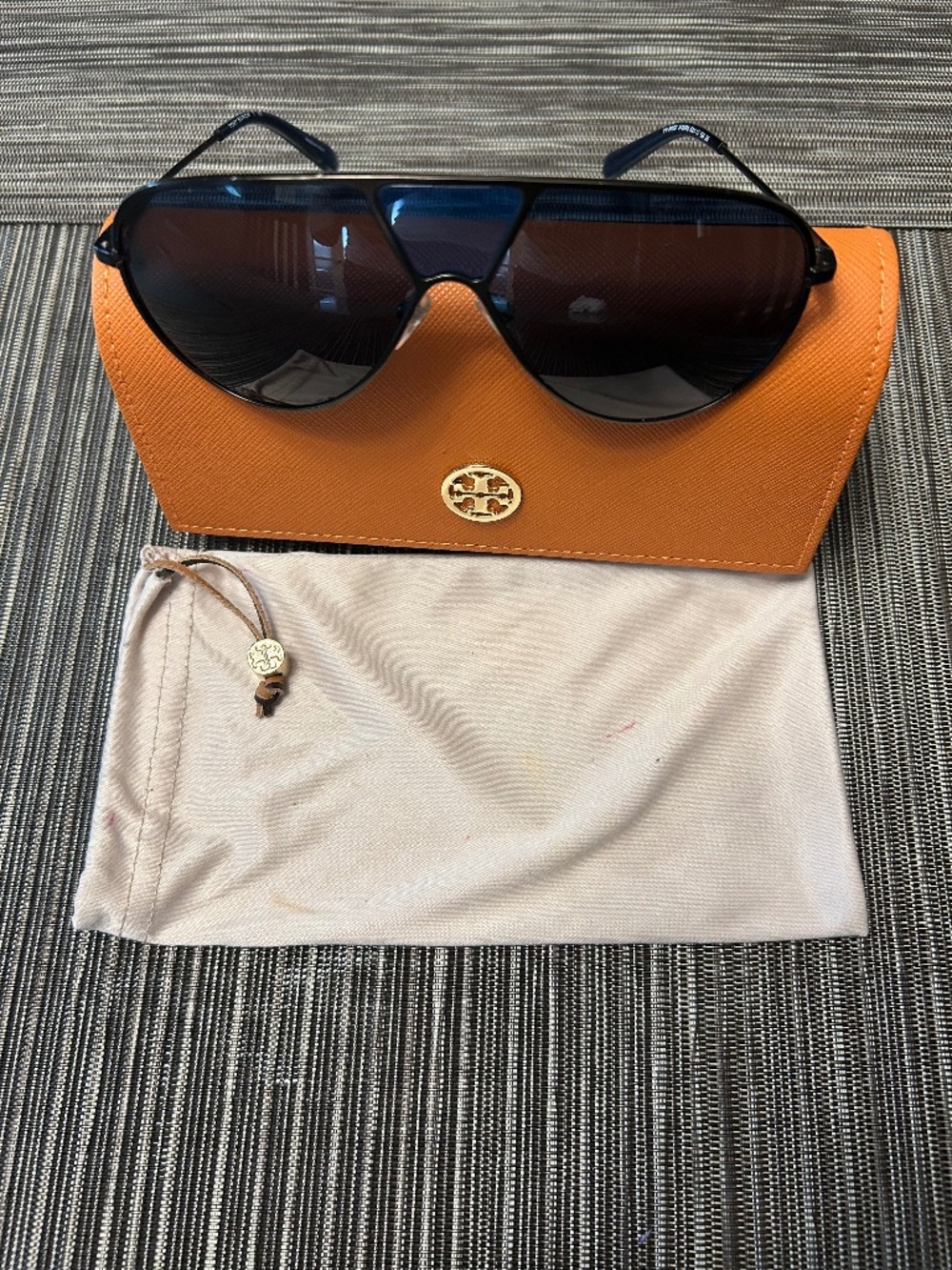 Tory Burch Aviator Sunglasses Includes Case